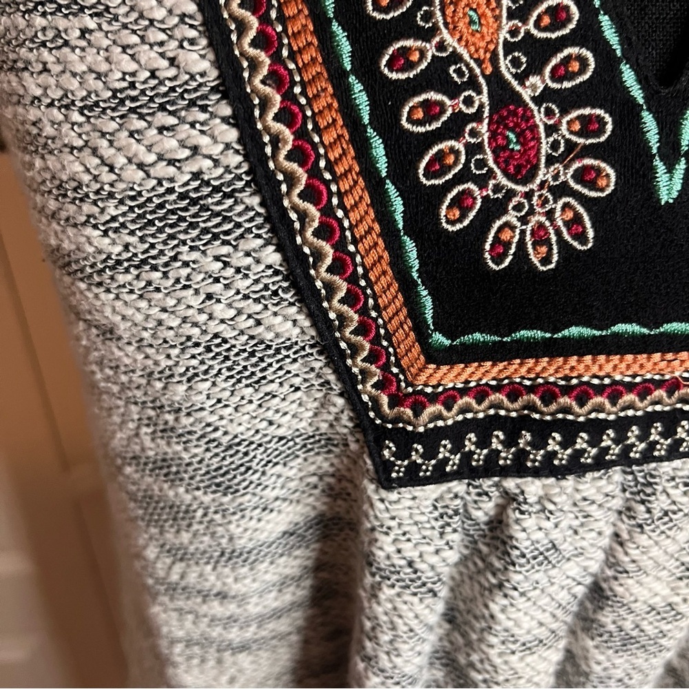 THML Anthropologie Black Embroidered Cheyenne Shift Dress M Boho Aztec V Neck - Picture 3 of 9